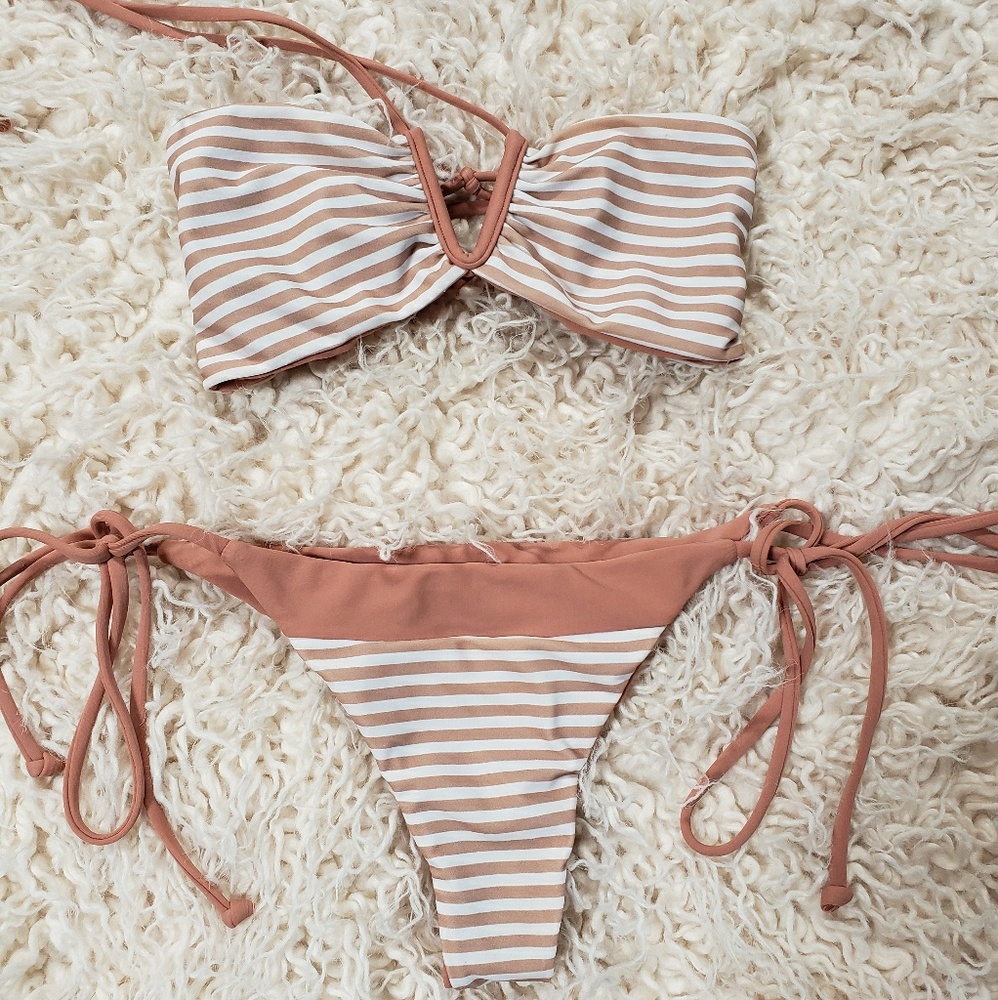 New Aloe' swimwear never worn sample. Size XS reve